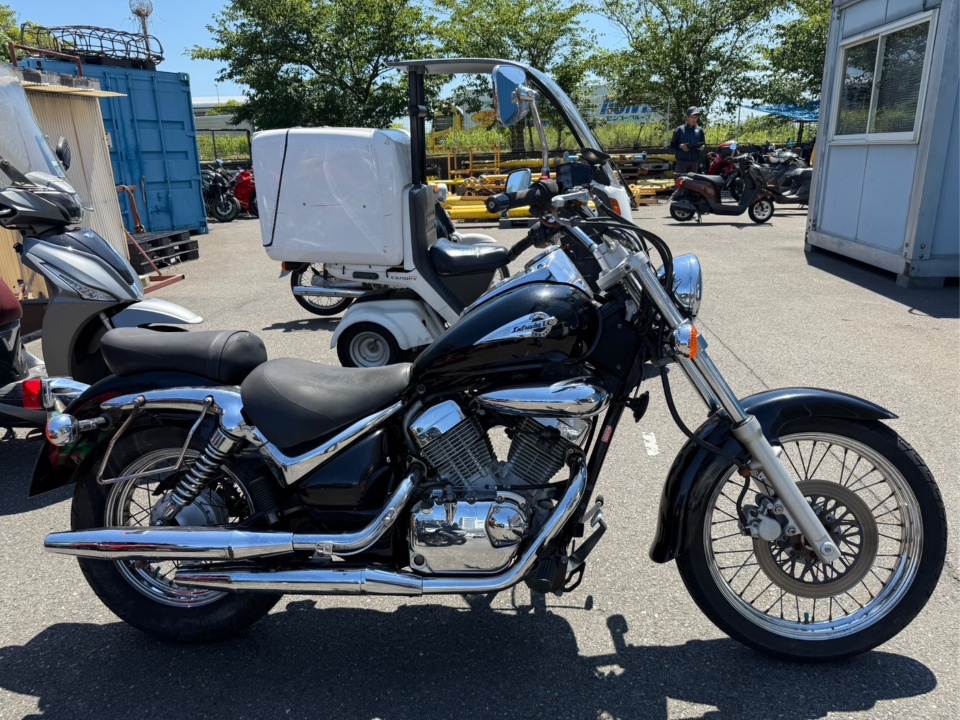 Suzuki INTRUDER 250LC 2004