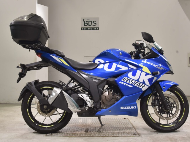 Suzuki GIXXER250SF