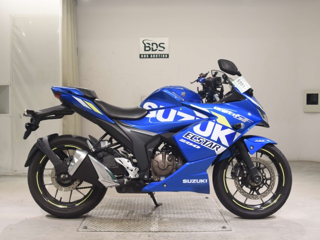 Suzuki GIXXER250SF
