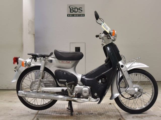 Honda C50 2002