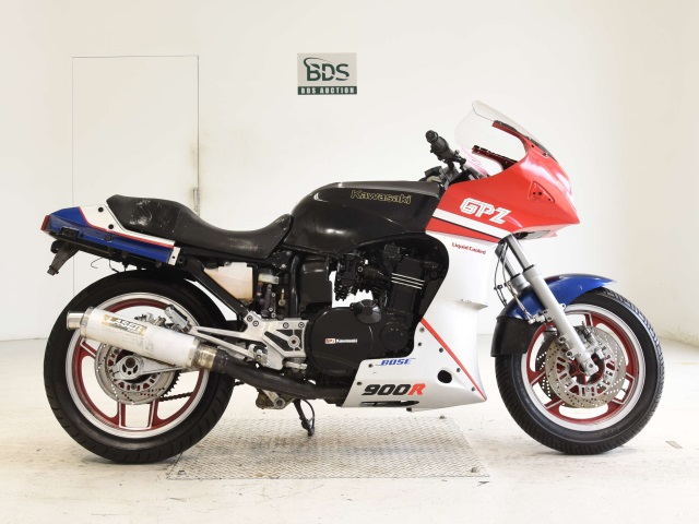 Kawasaki GPZ900R