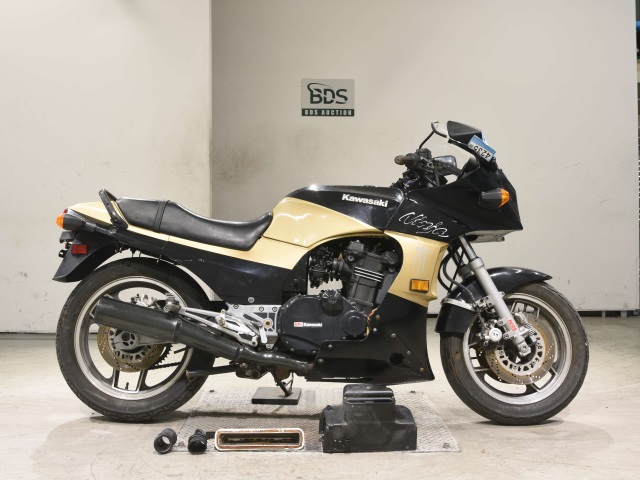 Kawasaki GPZ900R 1988
