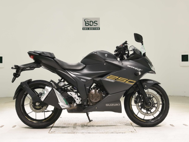 Suzuki GIXXER250SF