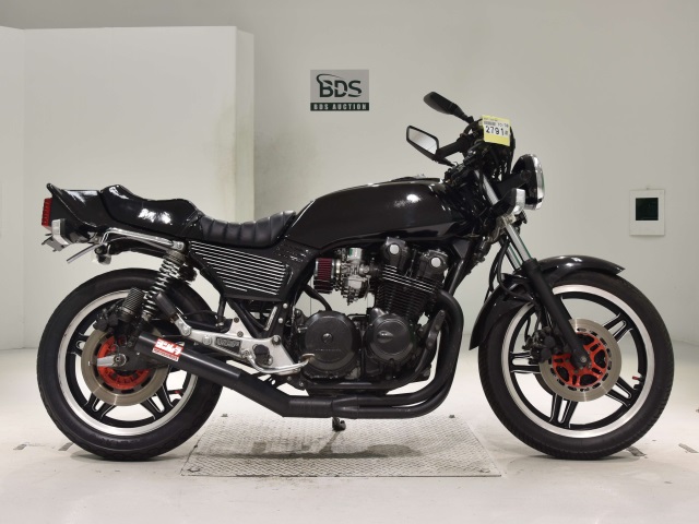 Honda HORNET CB900F 2023