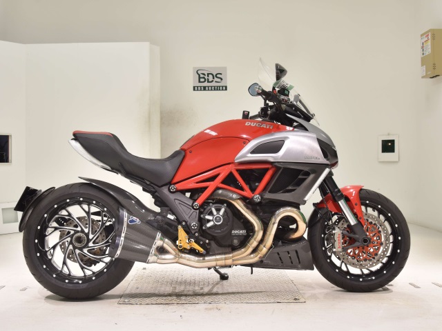 Ducati DIAVEL 2011