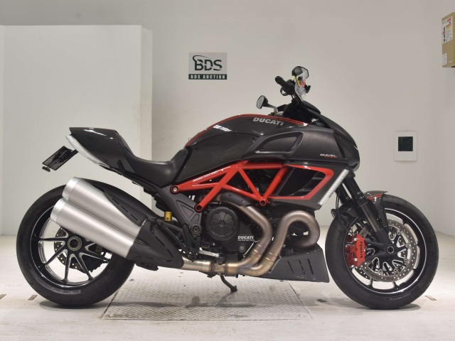 Ducati DIAVEL CARBON 2011