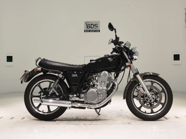Yamaha SR400 2024