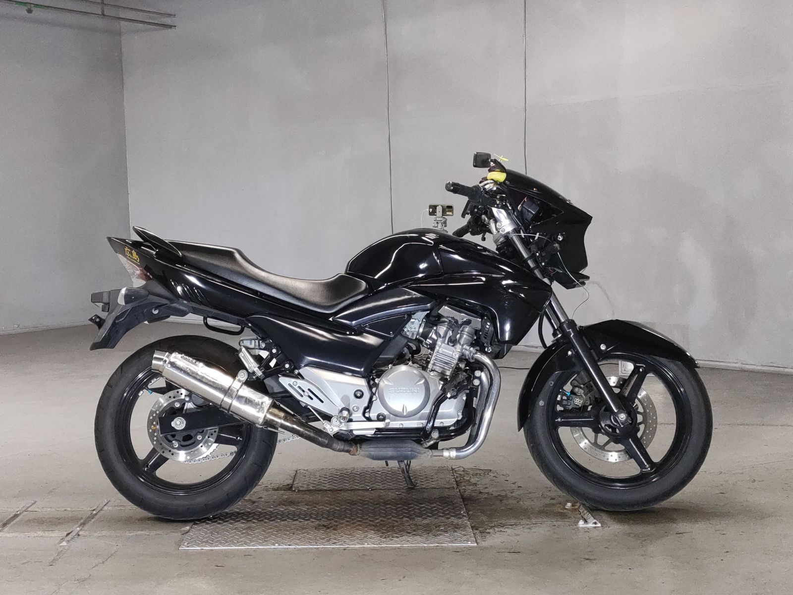 Suzuki GSR250