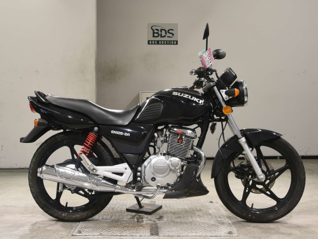 Suzuki EN125 2016