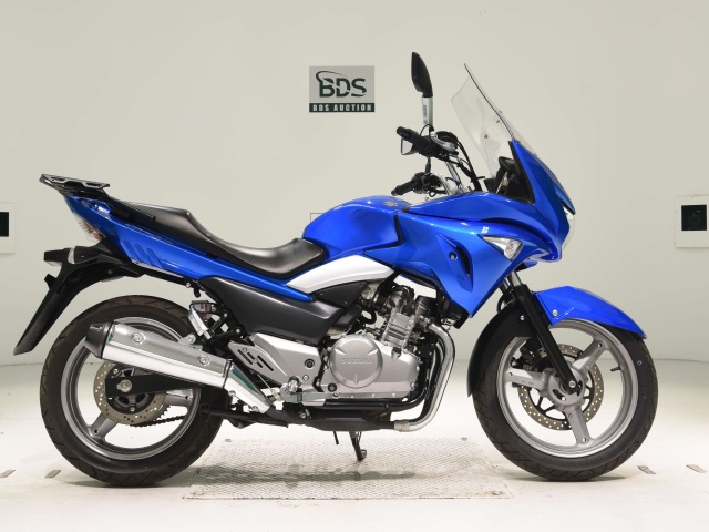 Suzuki GSR250S