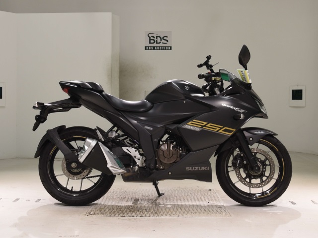 Suzuki GIXXER250SF