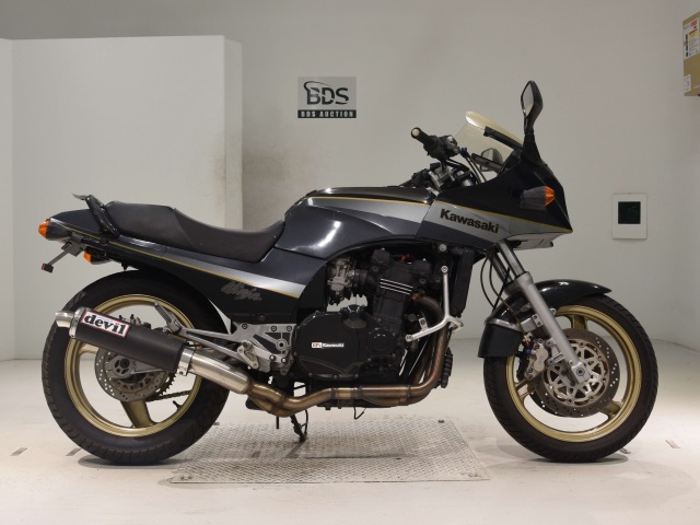 Kawasaki GPZ900R 1991