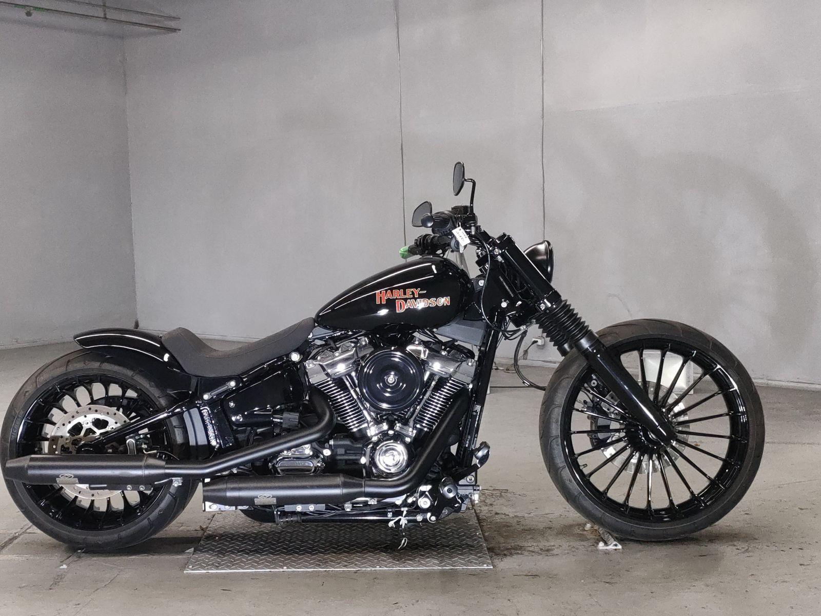 HD BREAKOUT FXBRS1870 2021