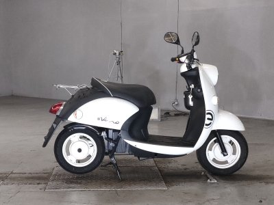 Yamaha E-VINO 2015