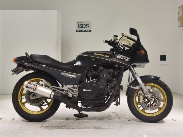Kawasaki GPZ900R 1990