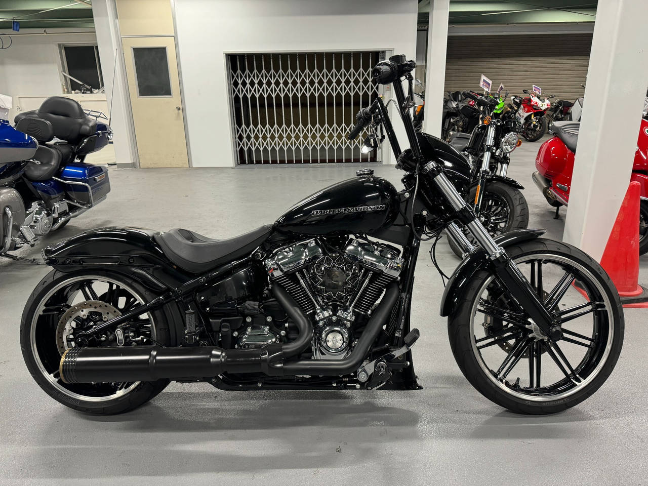 HD BREAKOUT FXBRS1870 2019