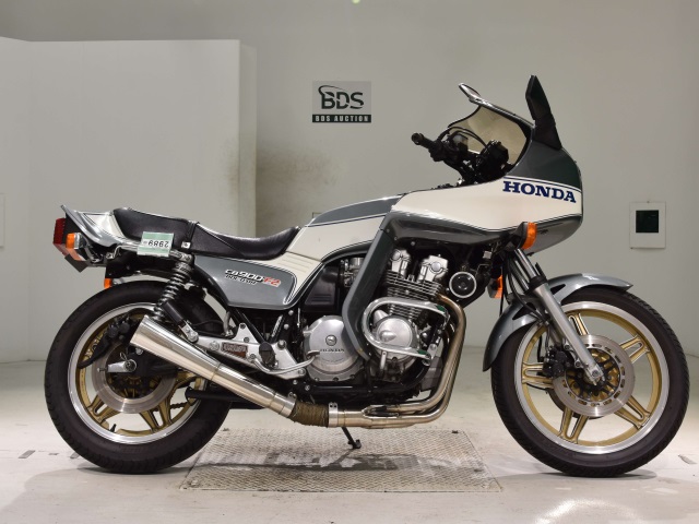 Honda HORNET CB900F 2022