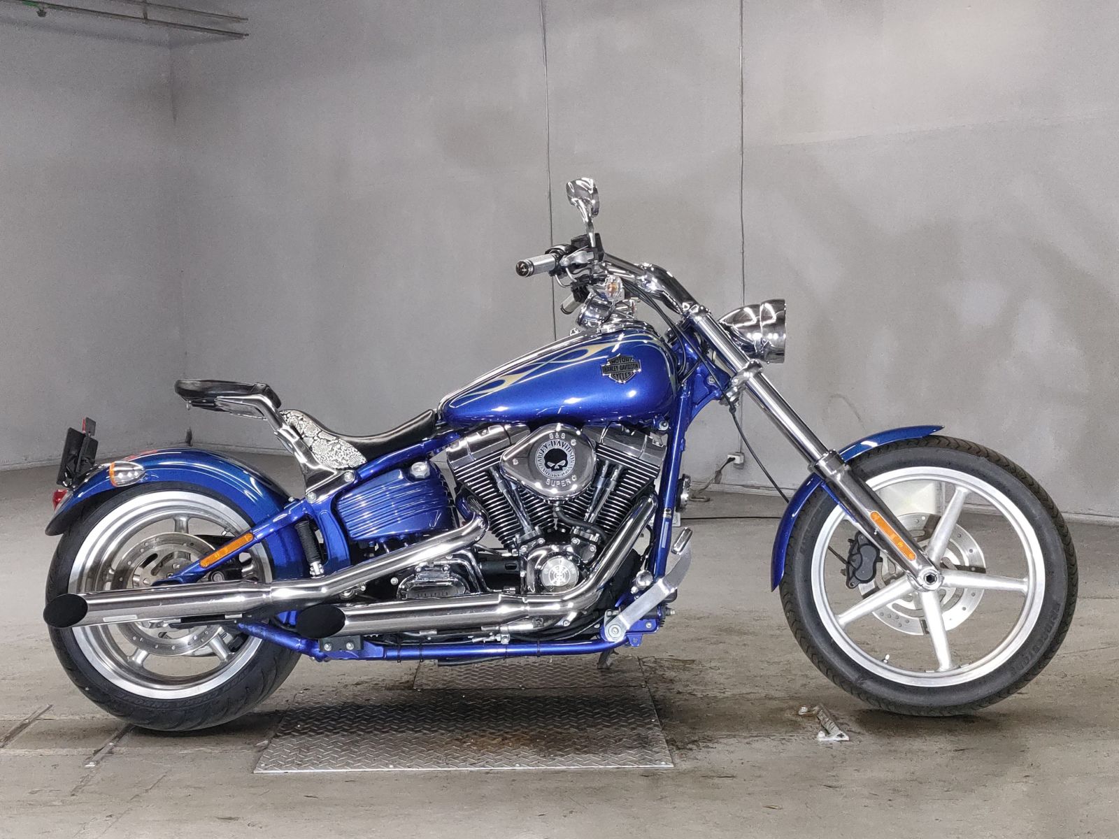HD ROCKER C FXCWC1580 2009
