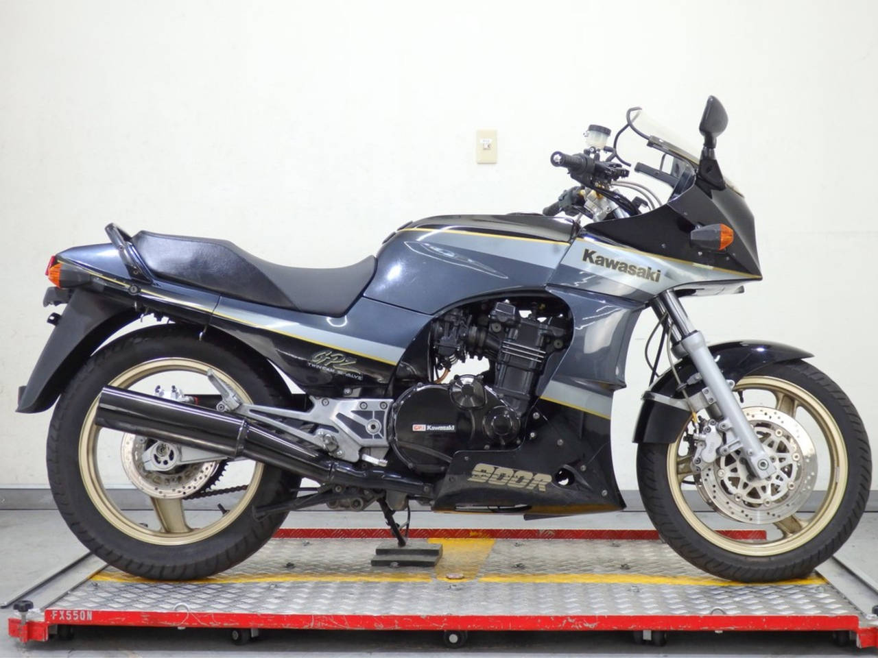 Kawasaki GPZ900R 1990