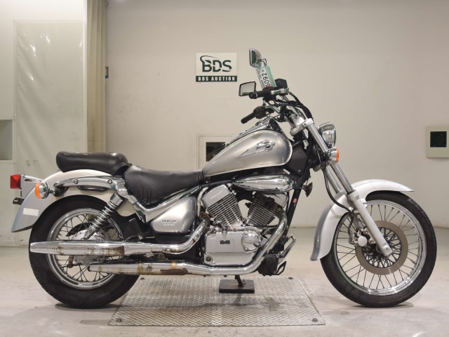 Suzuki INTRUDER 250LC 2004