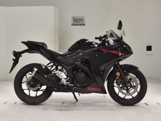 Yamaha YZF-R25 2015